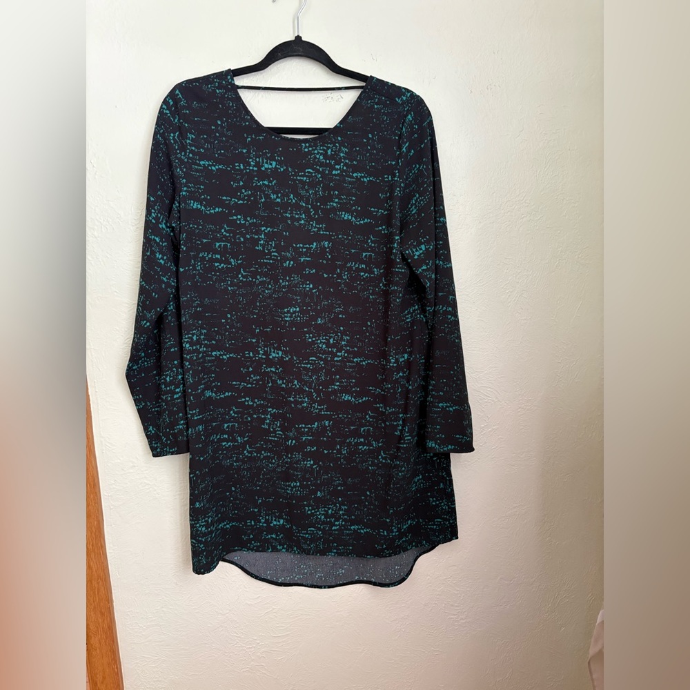 Tildon Dress medium Long Sleeve Green Black Sheath Short open back
